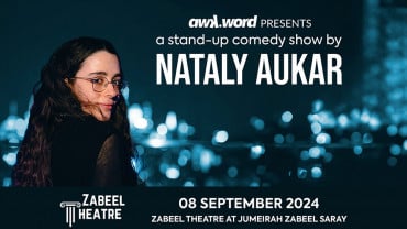 الكوميدية نتالي عوكر في عرض مباشر على مسرح زعبيل في دبي